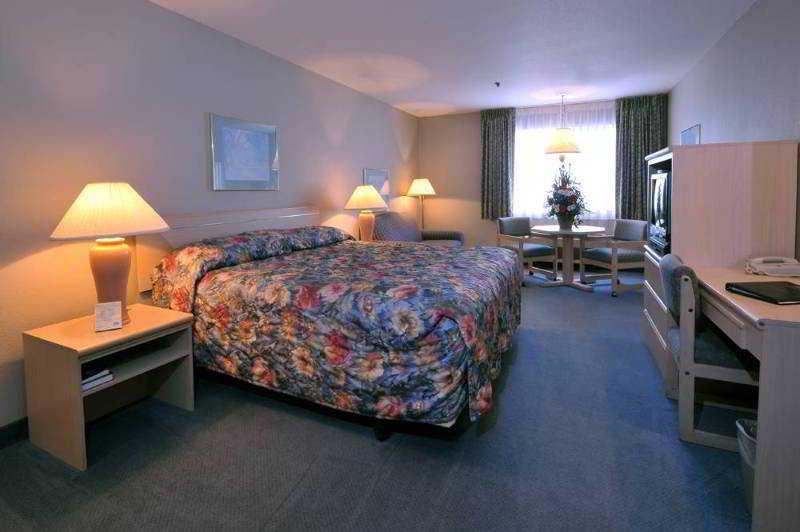 Shilo Inn Suites Hotel - Nampa Suites Exterior foto